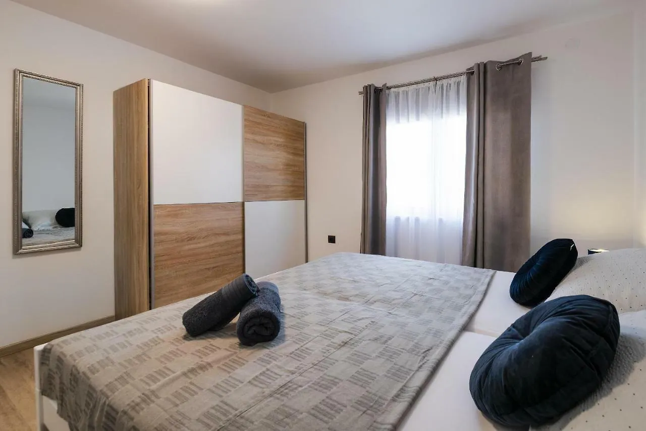 Apartments Lovric Pula
