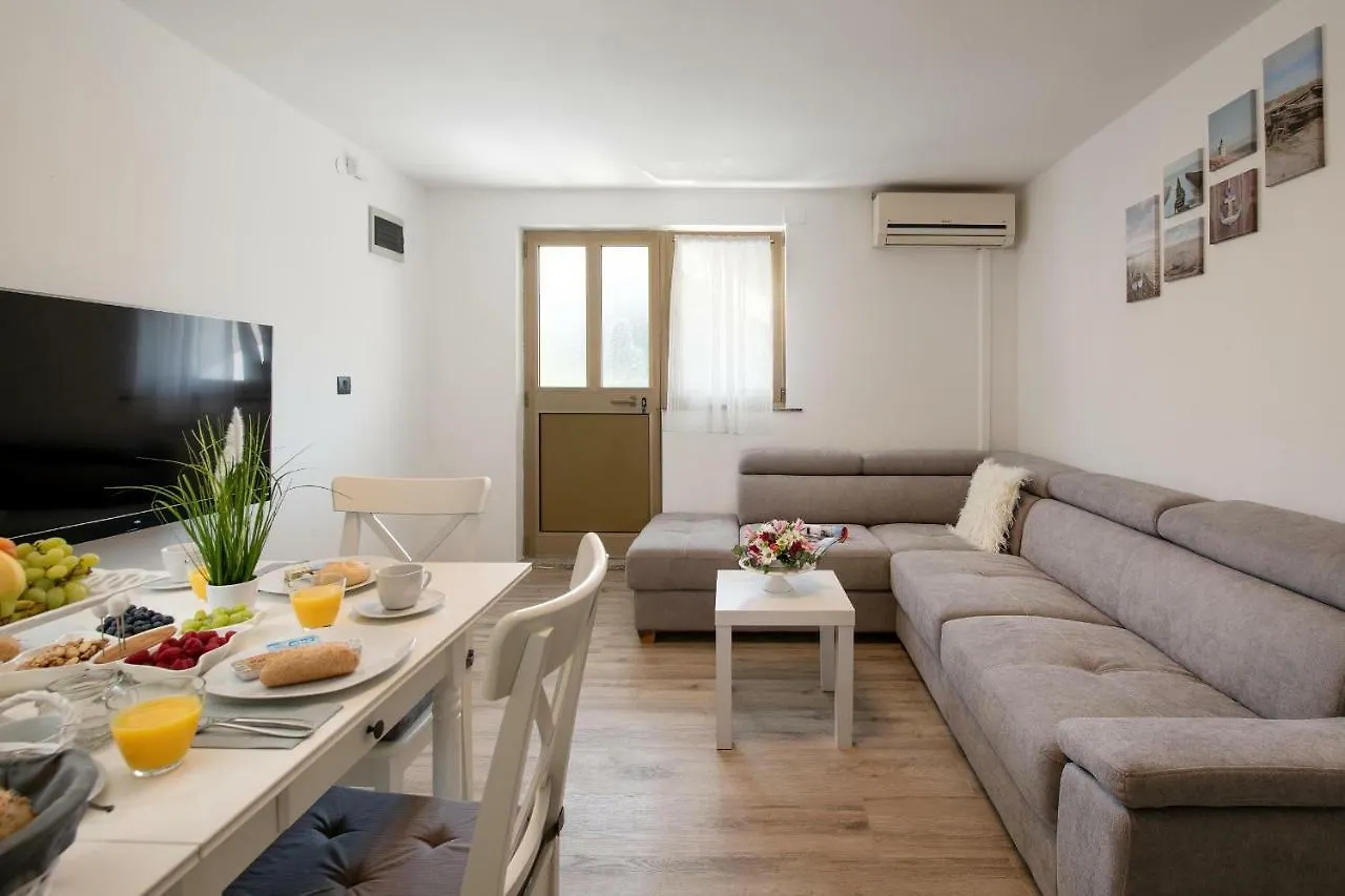 Apartments Lovric Pula 0*,  Kroatien