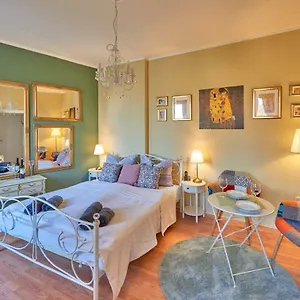 Old Romantic With Free Private Parking Appartement