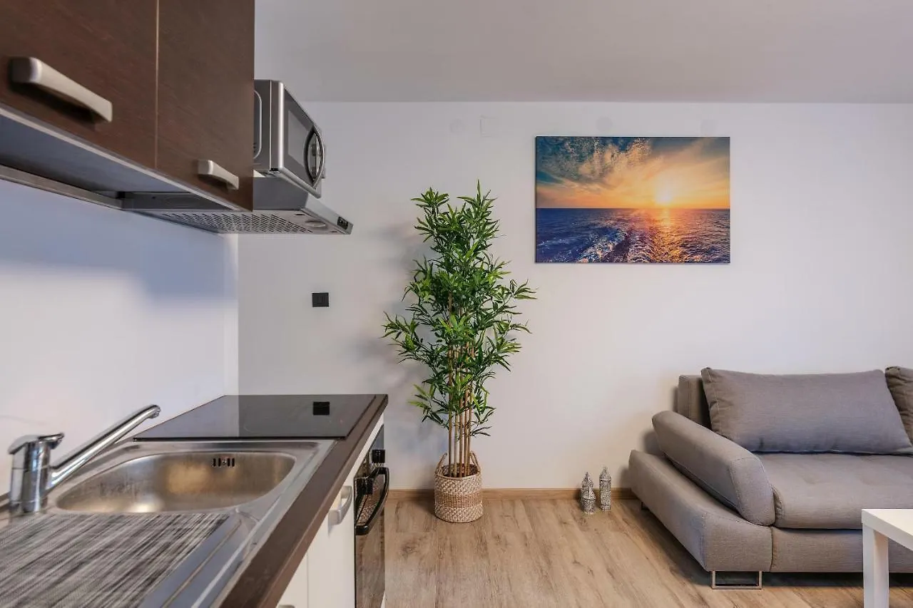 Apartments Lovric Pula 0*,