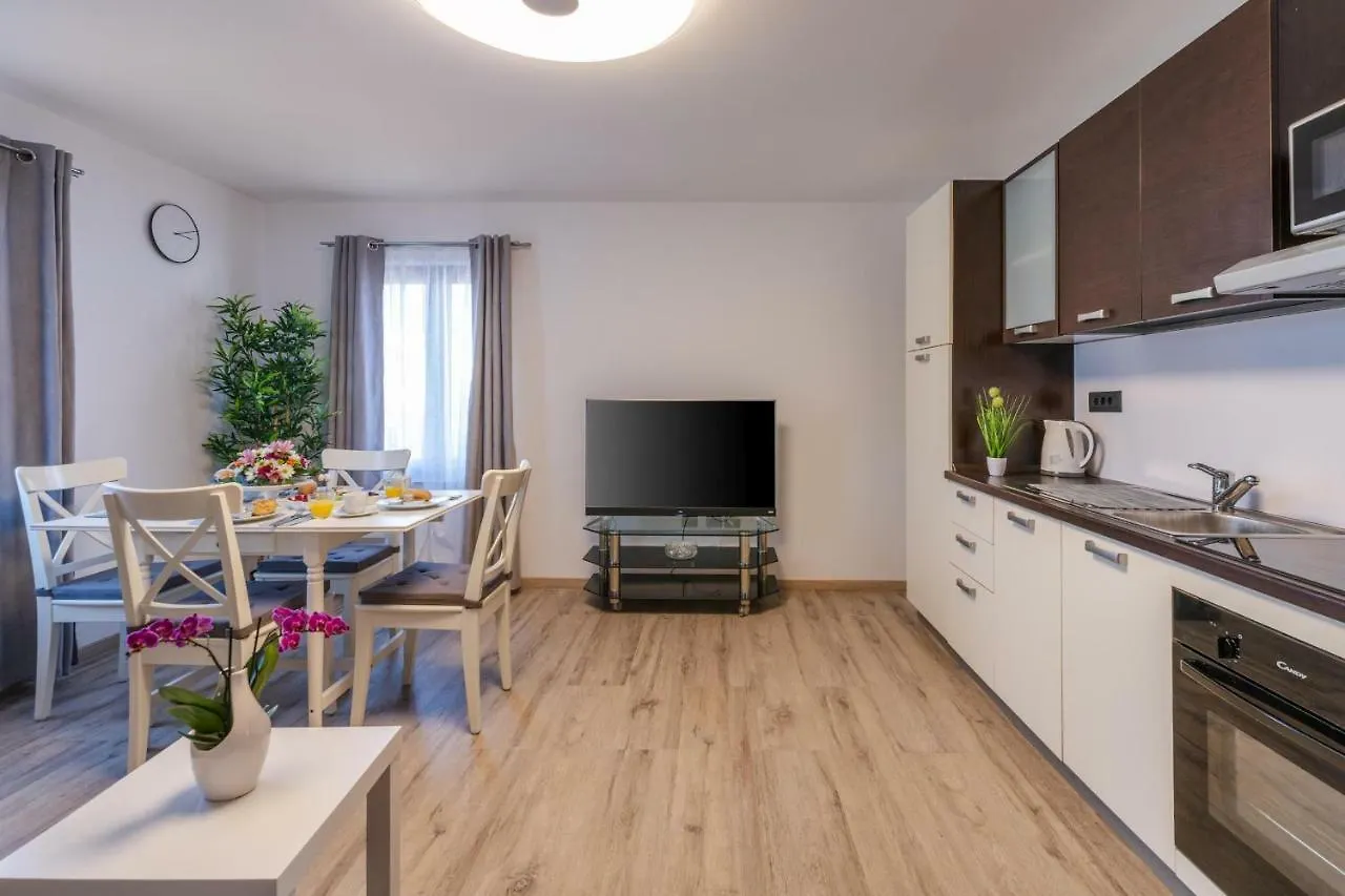 Apartments Lovric Pula 0*,  Kroatien