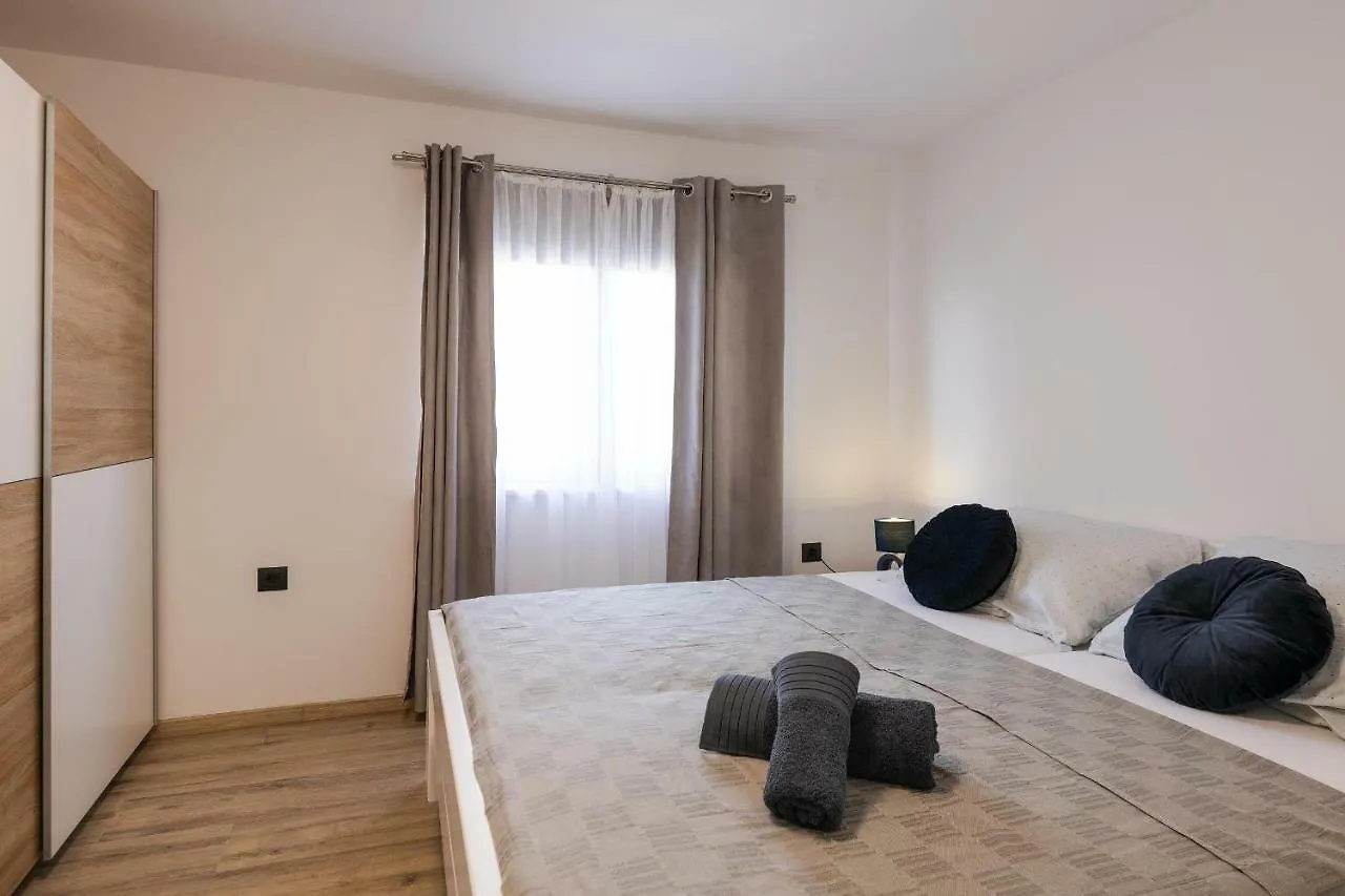 Apartments Lovric プーラ
